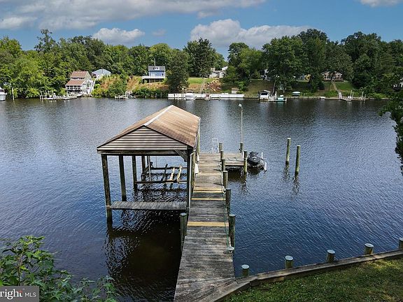 4th image of 844 N Shore Dr