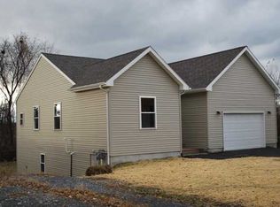 18 Arcadia Ave, East Greenbush, NY 12061