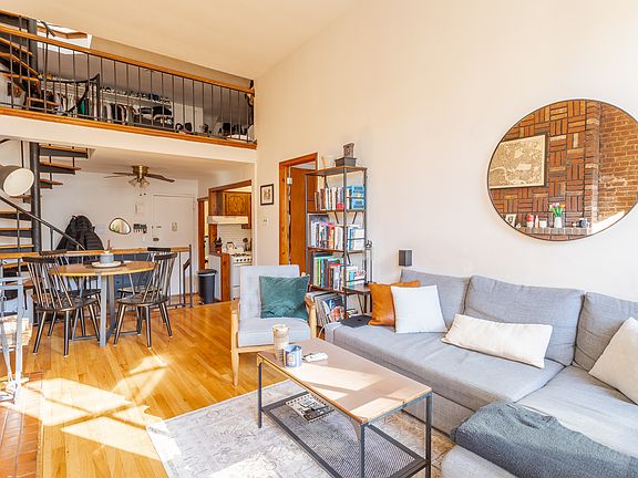 2nd image of 27 W 85th St APT 4A