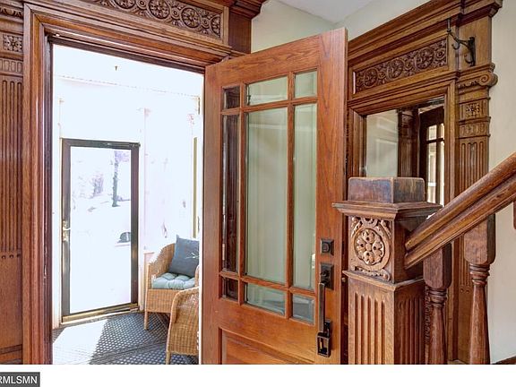 2nd image of 1385 Ashland Ave