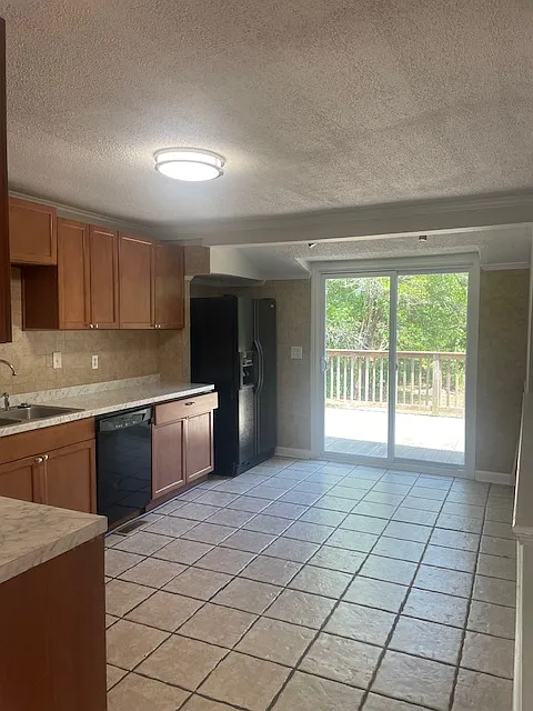 3918 Camellia Dr — Photo 4