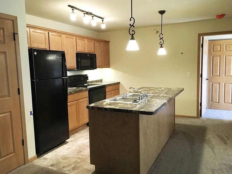 Berry Pointe Luxury Apartments — Photo 40