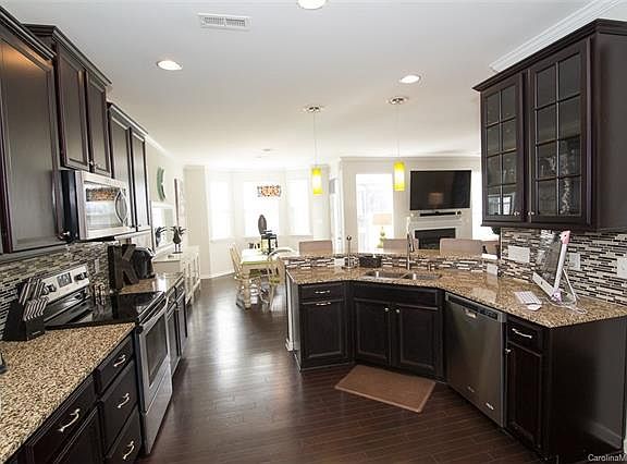 5th image of 7129 Toxaway Ln