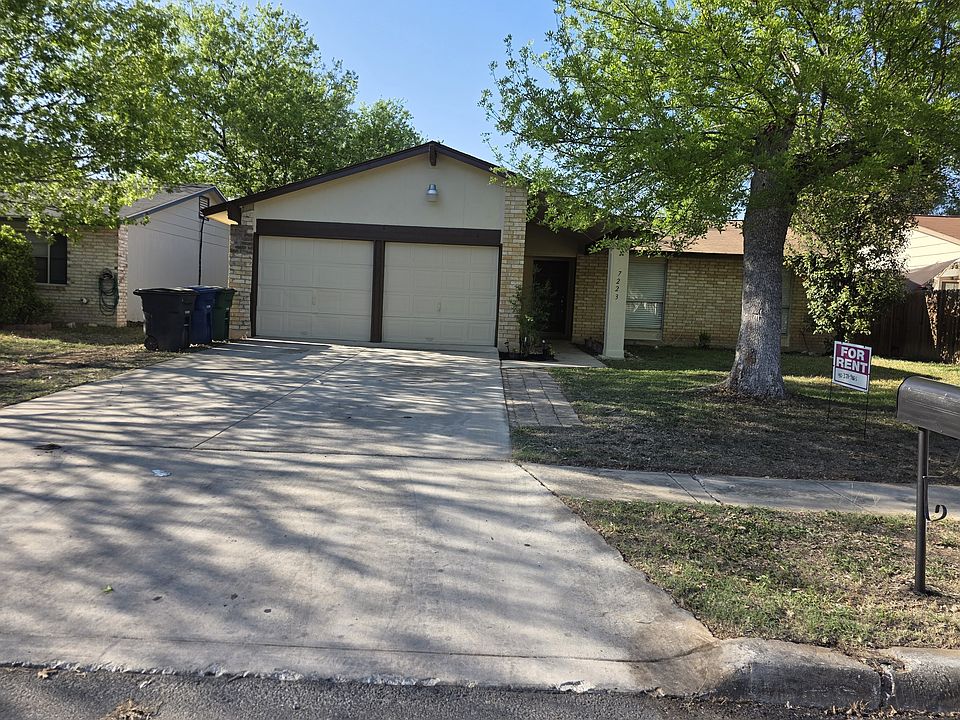 3 bedroom, 2 full baths on quiet cul-de-sac