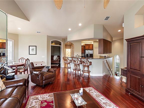4th image of 645 Grasslands Village Cir