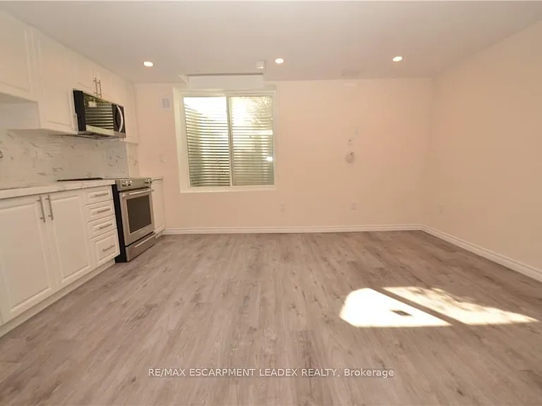 4 Findlay Dr #B — Photo 10