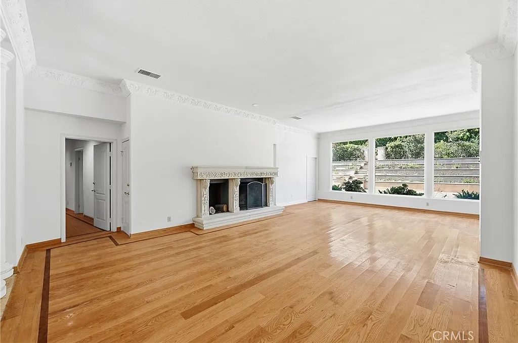 7 bed, 6097 sqft, $26,000 — Photo 3
