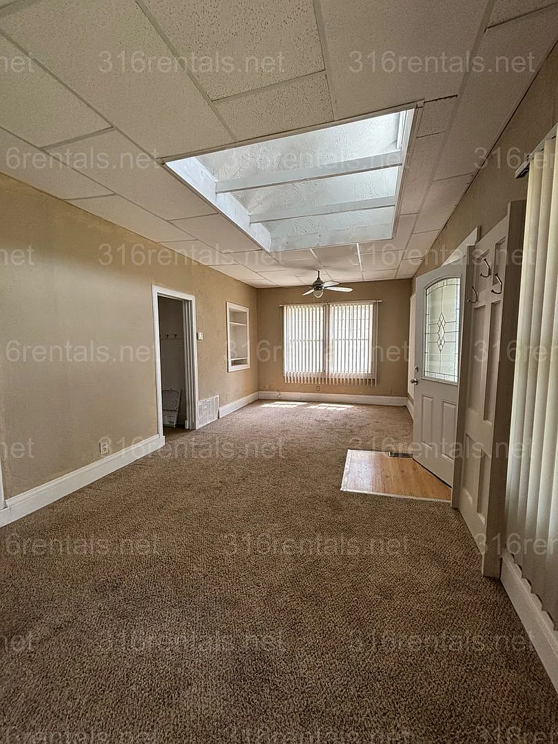 One bed one bath house available NOW! — Photo 3