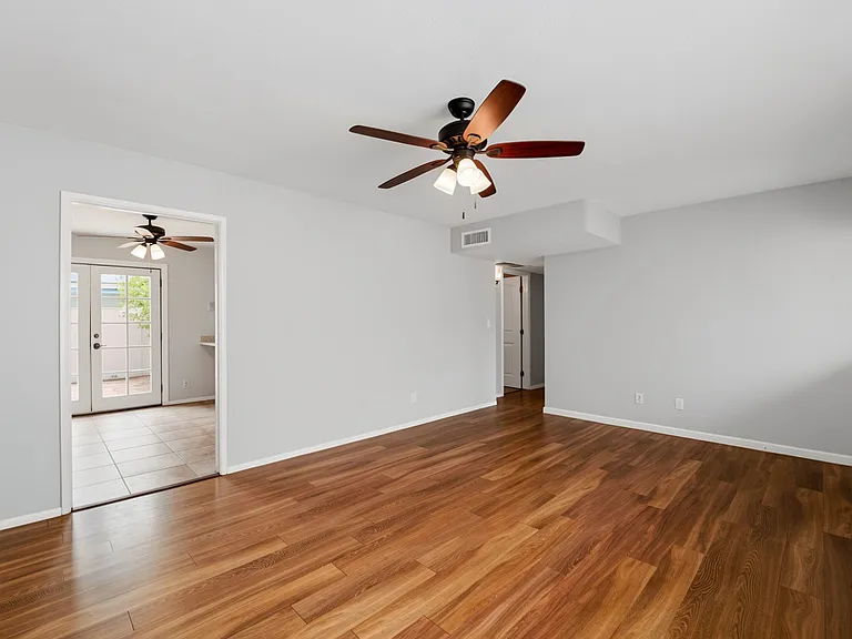 114 S Lesueur — Photo 8