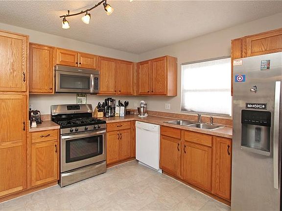 4th image of 607 Nicholson Dr