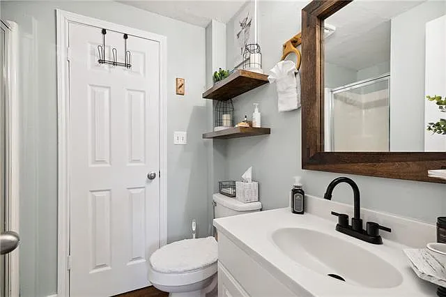 18285 Cusachs Dr — Photo 8