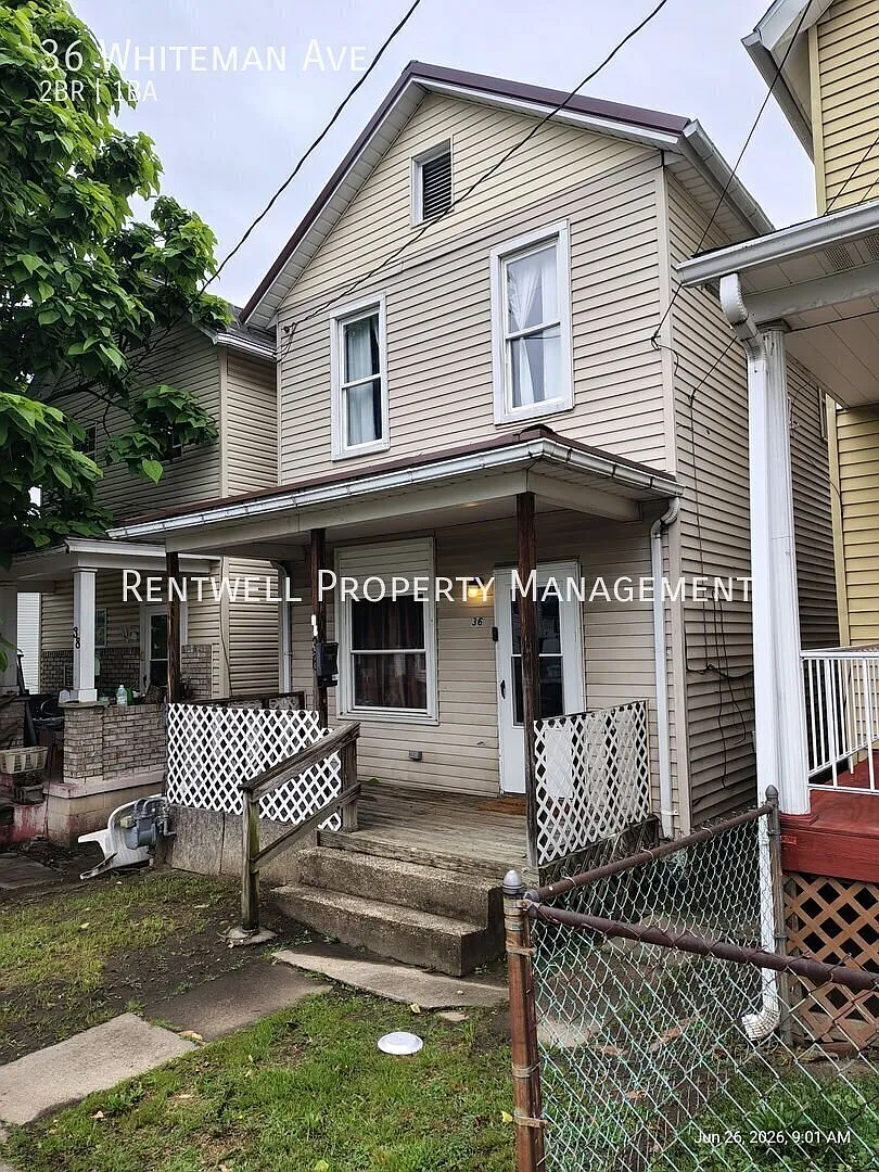 Charming 2-Bedroom Home with Front Porch & Backyard — Photo 1