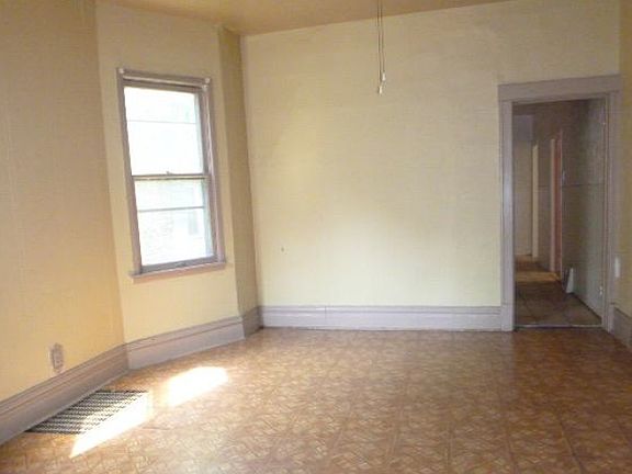 2nd image of 952 N Waller Ave