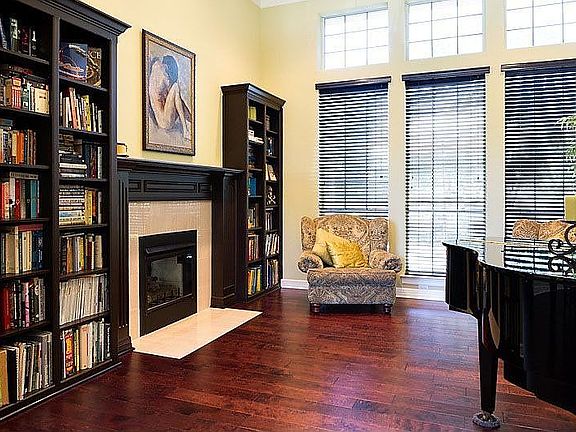 3rd image of 515 Stonewall Ct