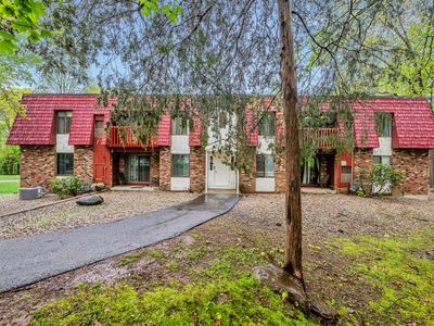 40 Woodsedge Drive APT 2C, Newington, CT, 06111