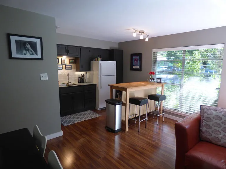 LIVING/KITCHEN