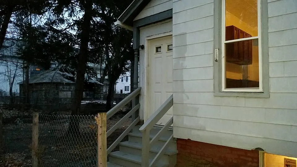 5 bed, 2061 sqft, $2,500 — Photo 3