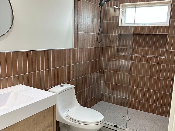 2nd image of 2708 Saxon Dr