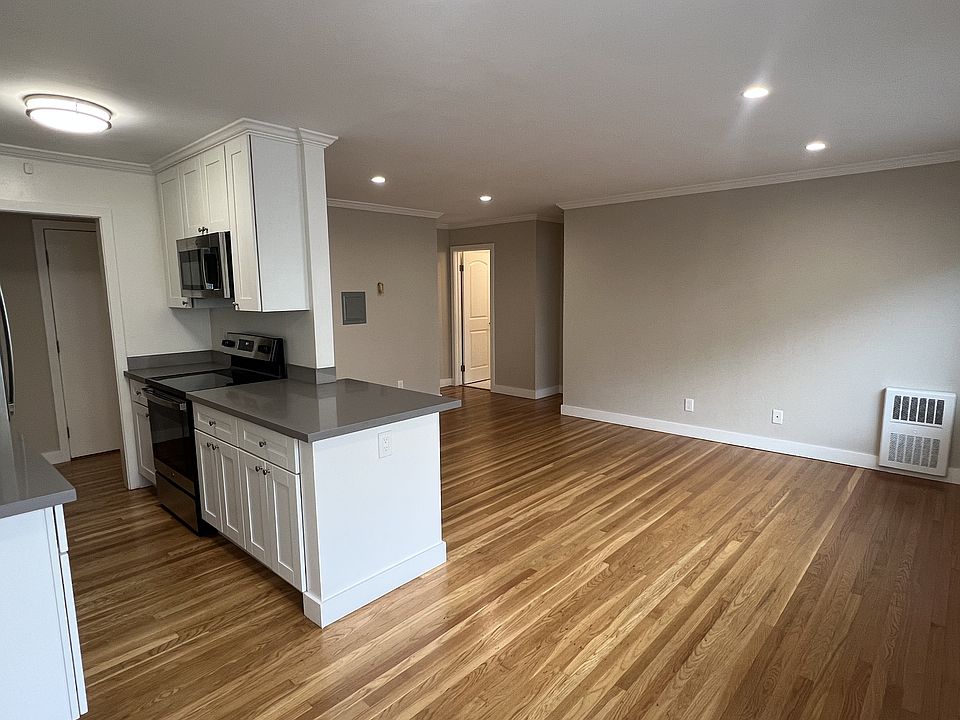 1st image of 453 Lee St