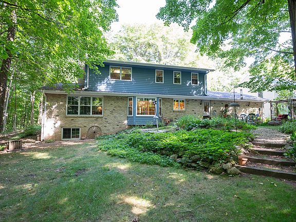 3rd image of 1028 Cherrywood Cir