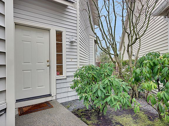 4th image of 12427 64th Ave E