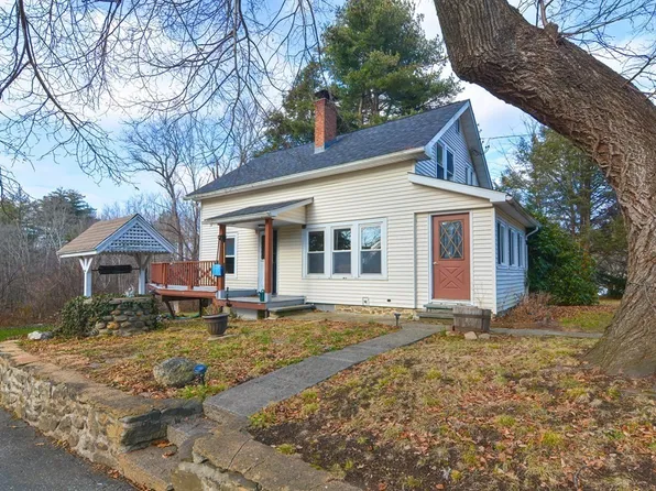 640 Dennison Dr, Southbridge, MA 01550