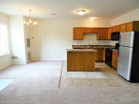 Kitchen & Dining Area