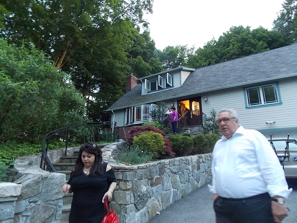 2nd image of 374 Chappaqua Rd