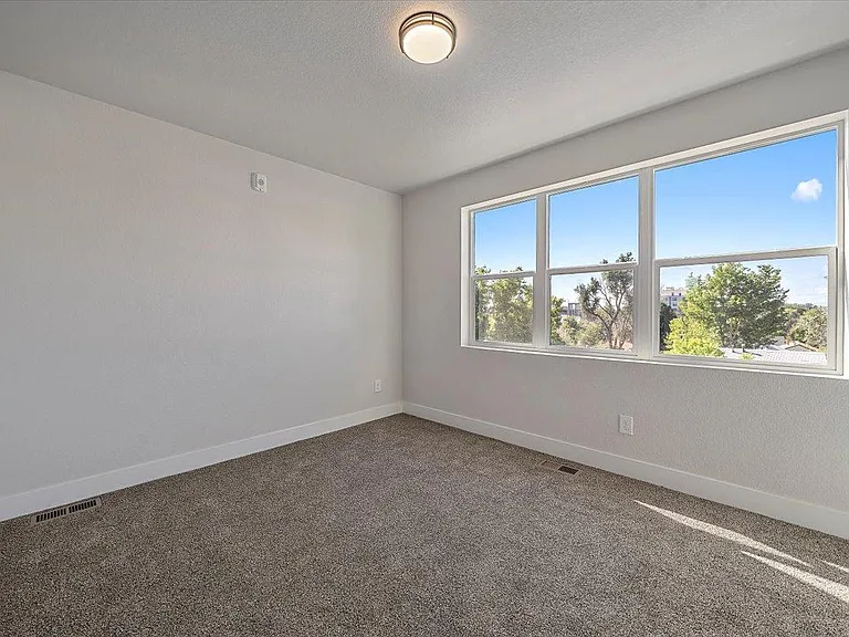 1326 Benton St — Photo 17