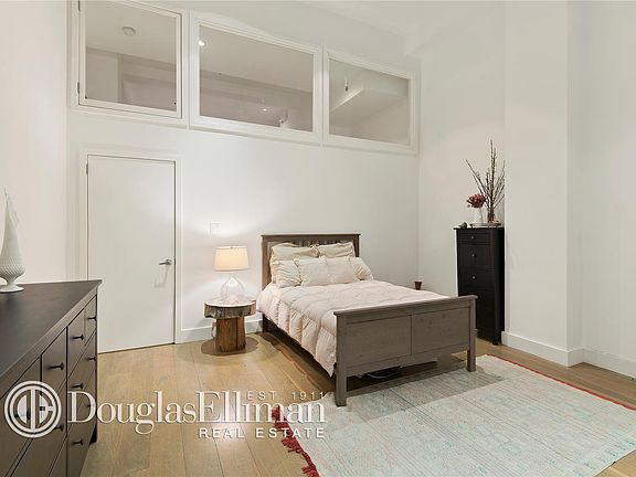 4th image of 60 Pineapple St APT 1B