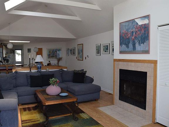 3rd image of 833 5th St APT 833