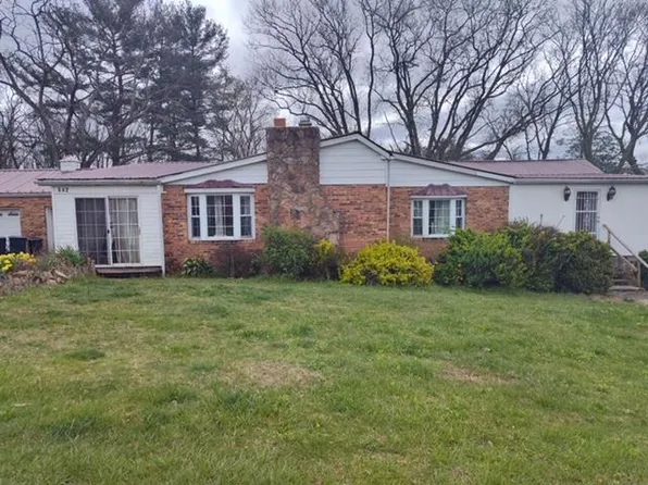 542 Gatewood Ave, Oak Hill, WV 25901