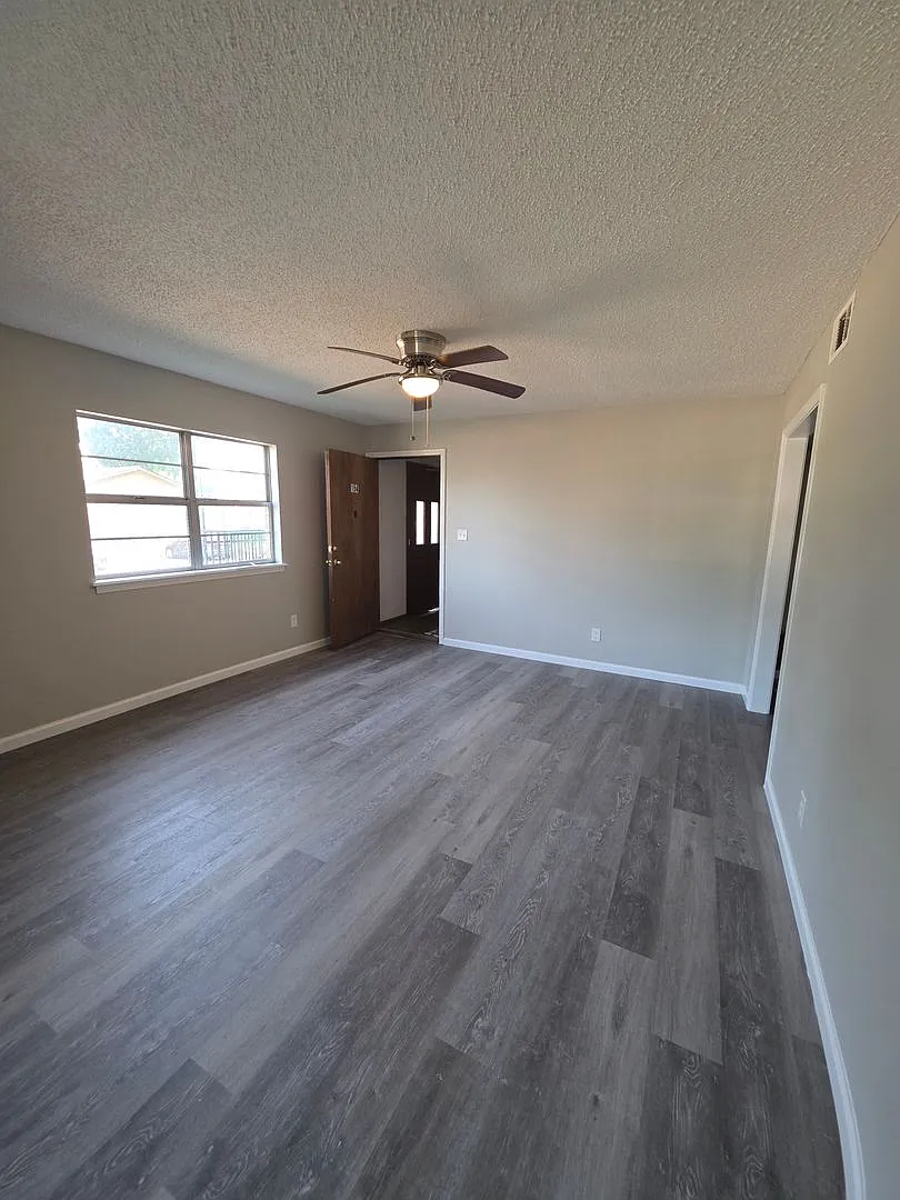 920 N. Fargo — Photo 3