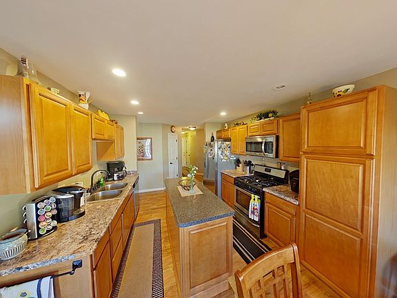 4th image of 3830 Thornridge Dr