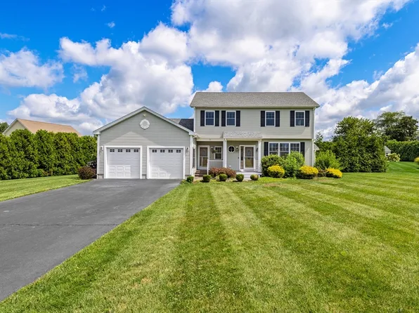11 Aubin St, Seekonk, MA 02771