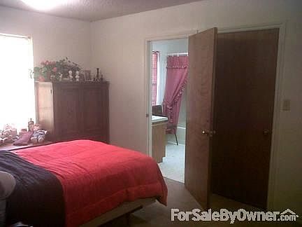 4th image of 302 Garrett Dr