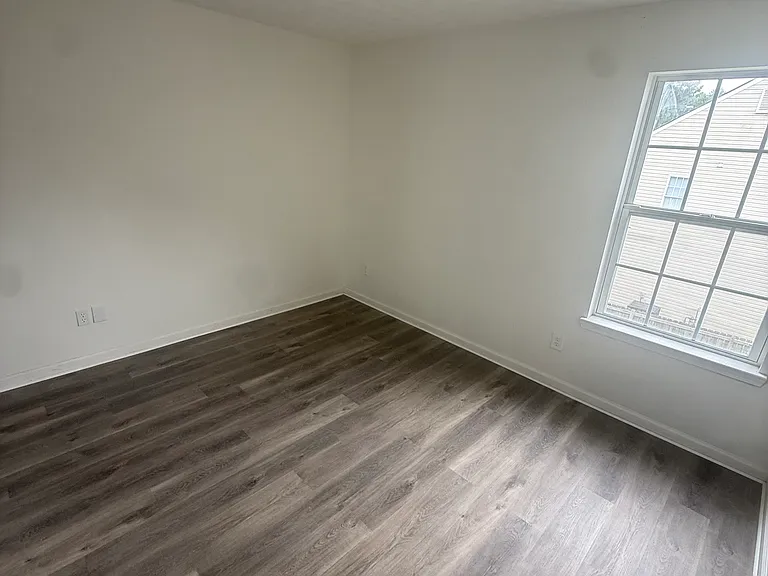 705 Waveland Ave — Photo 19