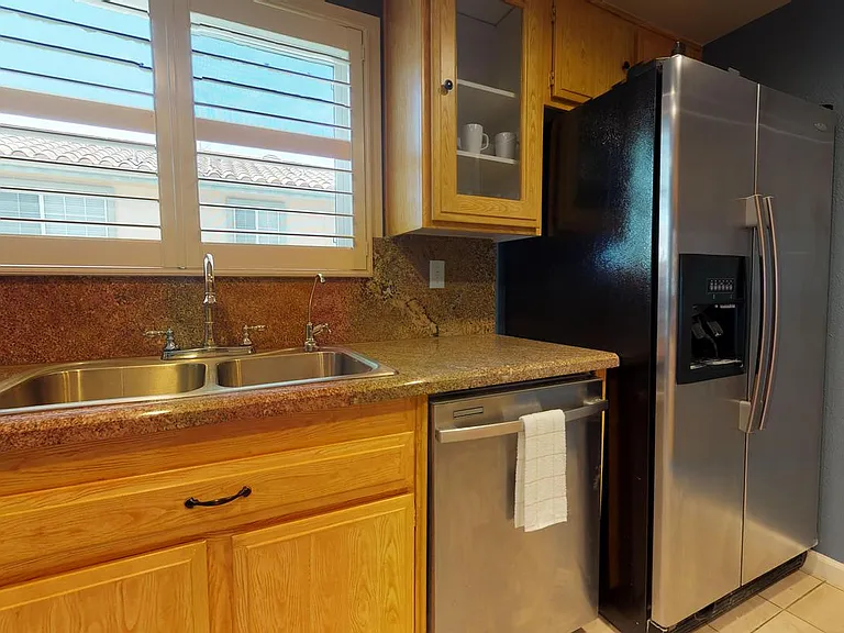 2112 Warfield Ave #5 — Photo 7