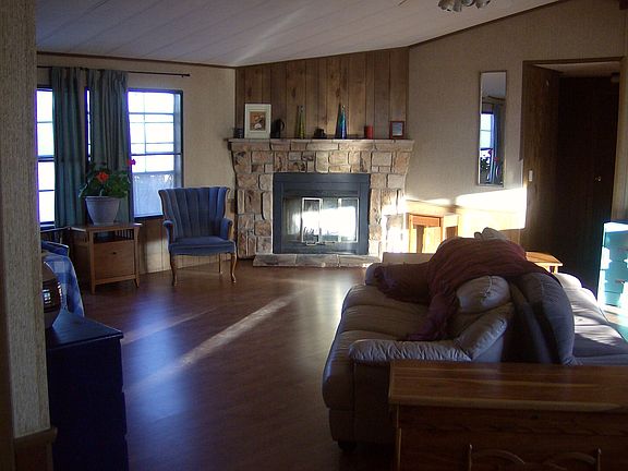 Great room, laminate floor