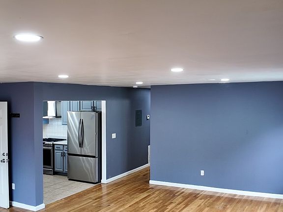 2nd image of 14 Vernon Pl #1