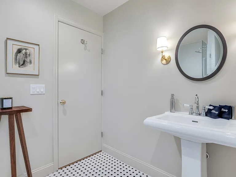 6045 Sound Ave — Photo 24