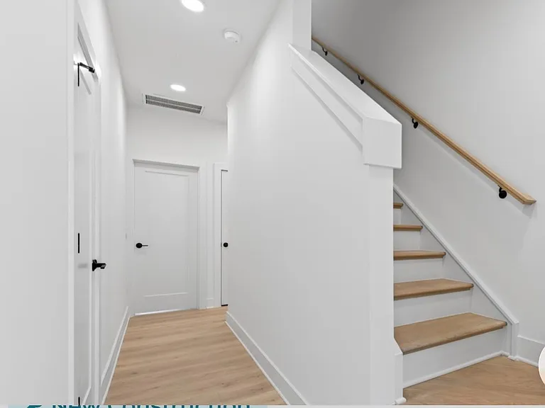 1015 Carter Ave — Photo 5