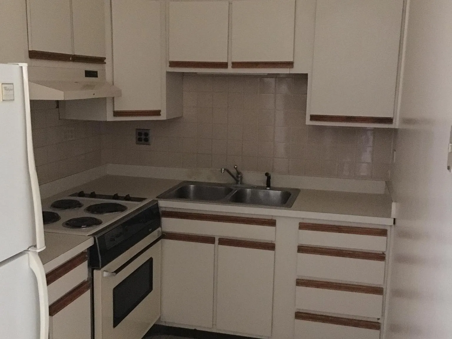 1 bedroom for rent 1774 E Oakton St $880.00 — Photo 2