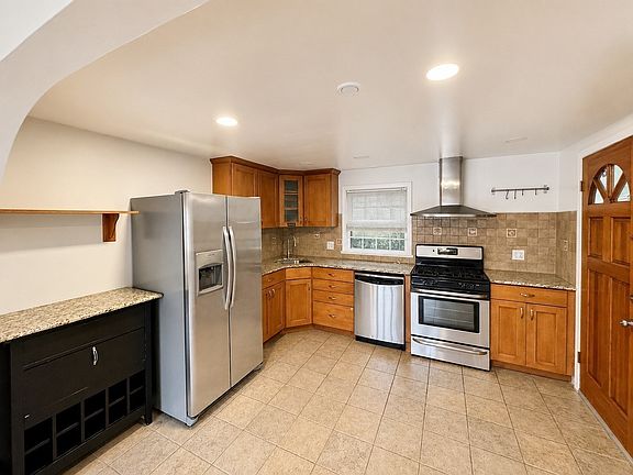 3rd image of 12 Platt Rd