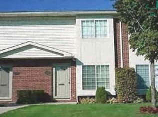 4945 Crooks Rd W, Royal Oak, MI 48073