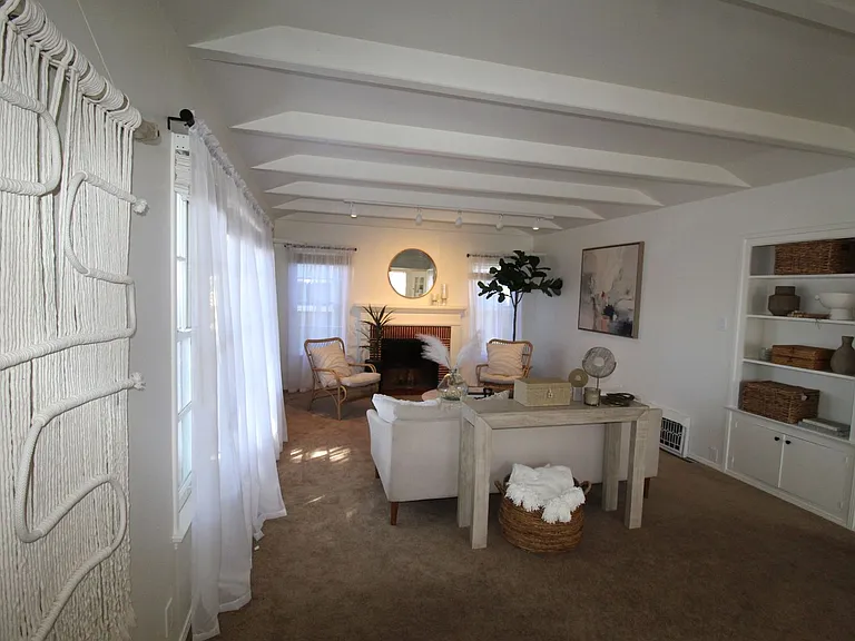 Charming Midtown Ventura Home- 3 Bedroom + 1.75 Bath — Photo 3