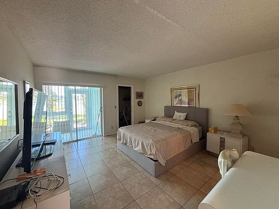 4th image of 105 Wellington E #105