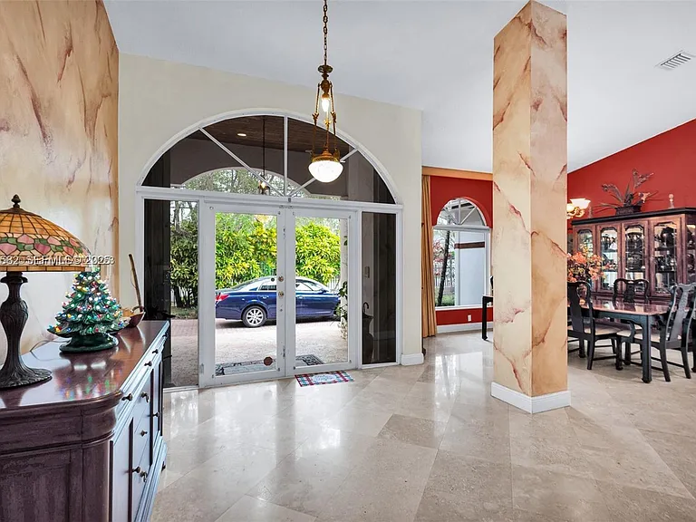 5750 SW 67th Ave — Photo 4