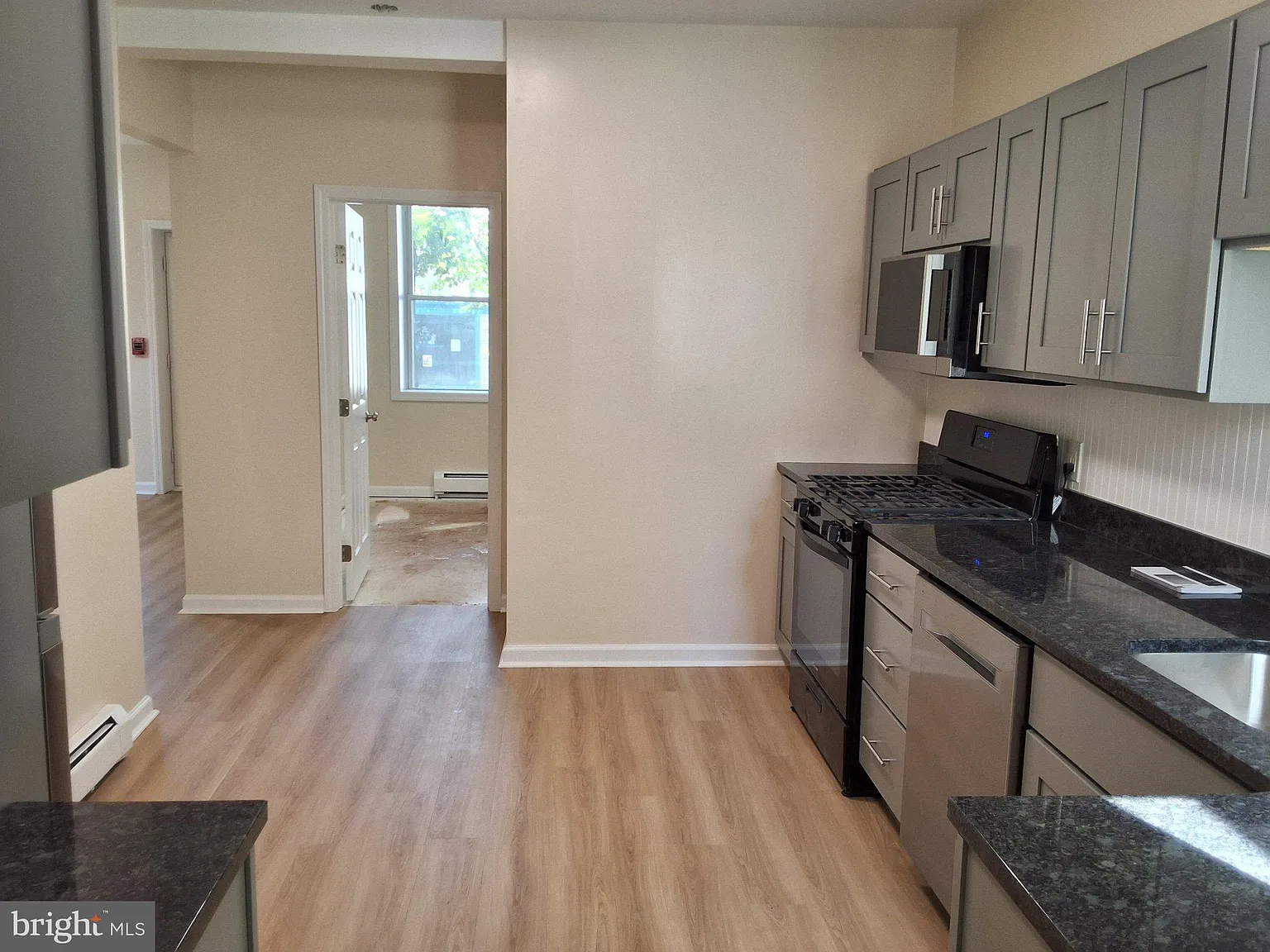 2 bed, 1.0 bath, $1,800 — Photo 3