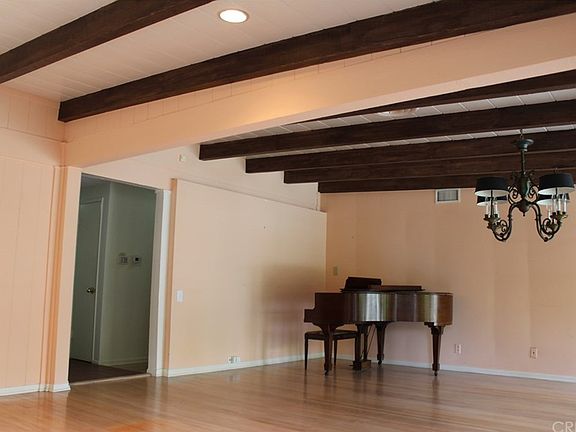 3rd image of 6141 Wilkinson Ave